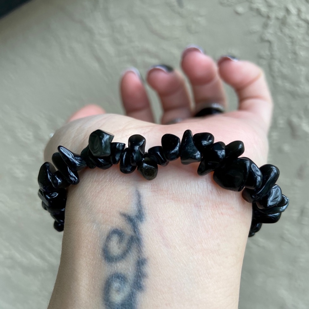 Onyx gemstones chips hamsa hand charm bracelet - Picture 5 of 10